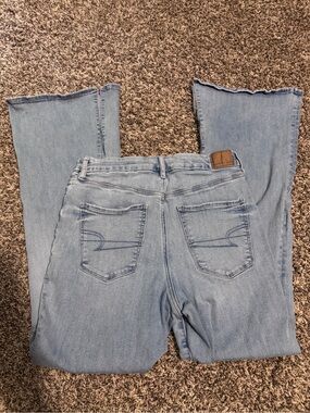 American Eagle Light Wash Women's Flare Jeans - Next Level Stretch